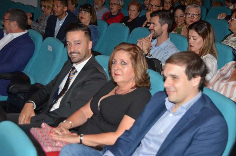 El consejero insular de Ciuca, Daniel Reyes, y el concejal y candidato a la Alcaldía por esta formación, Juan Antonio Peña, en el acto del Día de Canarias en Telde (foto Antonio Alí)